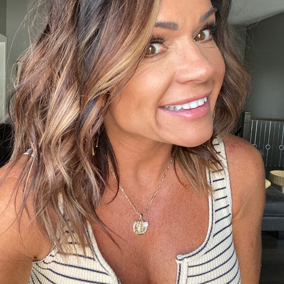 Meet your Posher, Jennifer - Picture 1 of 1